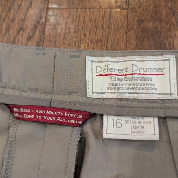Tilley Endurables Different Drummer Womens Cargo Shorts Taupe Green Sz 16 NWOT - Picture 4 of 9